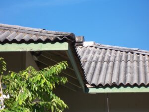What kind of training do roofing franchise companies offer
