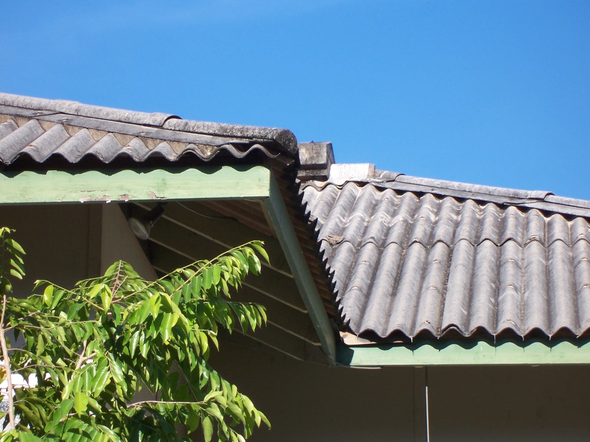 What kind of training do roofing franchise companies offer