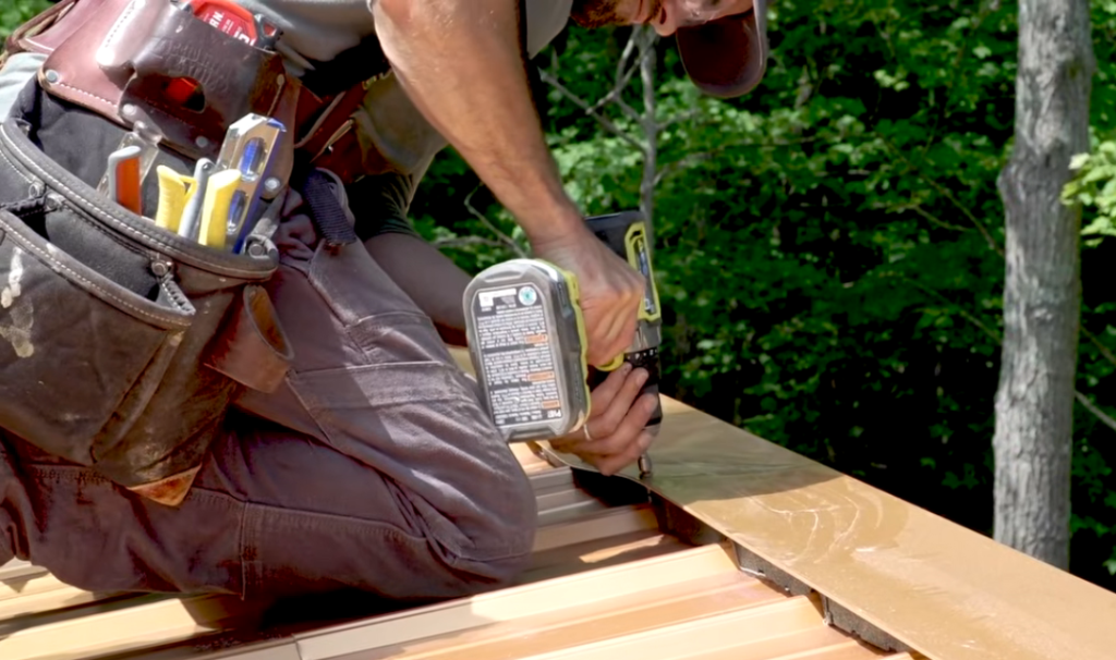 What kind of training do roofing franchise companies offer