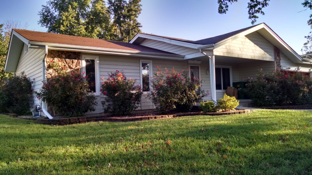 What kind of training do roofing franchise companies offer